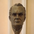 Czesław Miłosz - rzeźba (głowa) w budynku PAU w Krakowie. ...