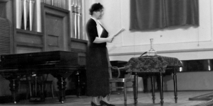 Zofia Kossak-Szczucka podczas wygłaszania odczytu "Geneza i sens Krzyżowców" w sali Towarzystwa Higienicznego w Warszawie 12.02.1937 r.