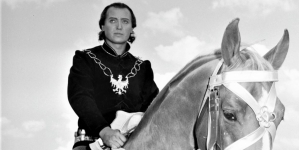 Emil Karewicz w roli króla Władysława II Jagiełły w filmie "Krzyżacy" z 1960 r.