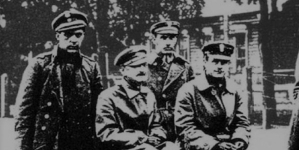 Grupa oficerów na froncie wojny polsko-bolszewickiej na Polesiu w 1919 r.