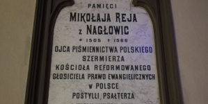Tablica ku czci Mikołaja Reya w kościele ewangelicko-reformowanym w Warszawie.
