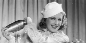 Tola Mankiewiczówna jako Dyrygentka w filmie "Parada rezerwistów" z 1934 r.