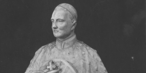 Rzeźba autorstwa Bazylego Wojtowicza przedstawiająca arcybiskupa Józefa Bilczewskiego.