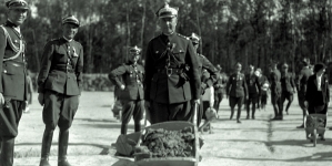 Generał Tadeusz Kutrzeba podczas pracy przy budowie Kopca Józefa Piłsudskiego w Krakowie.
