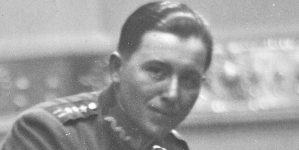 Kpt. pilot Bolesław Orliński w mundurze 11 pułku lotniczego.