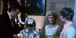 Scena z filmu Stanisława Barei "Poszukiwany, poszukiwana" z 1972 roku.
