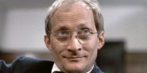 Wojciech Pszoniak w roli profesora w filmie "Sprawa Gorgonowej" z 1977 r.