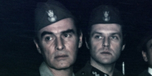 Aktorzy Jerzy Duszyński (z lewej) i Leonard Pietraszak (w środku) w 1969 roku.