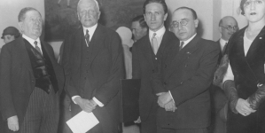 Uczestnicy otwarcia wystawy prac Artura Szyka w Londynie w 1932 r.