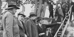 Uczestnicy VI Powszechnego Zjazdu Historyków Polskich w Wilnie na wycieczce w Grodnie we wrześniu 1935 r.