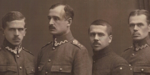 Bracia (od lewej) Konstanty, Stanisław, Robert i Jan Ceceniowscy, Warszawa 1920.