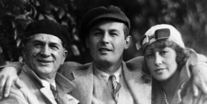 Śpiewak Jan Kiepura (w środku) w towarzystwie śpiewaka Adama Didura i śpiewaczki Olgi Didur-Wiktorowej w 1932 roku.