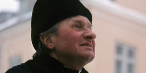 Władysław Hańcza w roli księdza w filmie "5 i 1/2 Bladego Józka" z 1971 r.