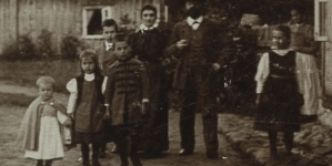 Portret Konrada i Wandy Prószyńskich z dziećmi w Milanówce.