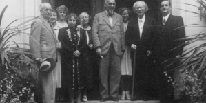 Ignacy Jan Paderewski z grupą osób przed wyjazdem do USA w 1940 r.