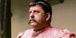 Mariusz Dmochowski w roli króla Jana III Sobieskiego w serialu "Czarne chmury" z 1973 r.