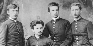 Członkowie tajnego samokształceniowego kółka "Spójnia" w pierwszym gimnazjum wileńskim w 1885 roku.