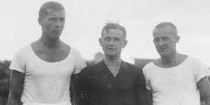 Powitanie piłkarzy biorących udział w Letnich Igrzyskach Olimpijskich w Berlinie przez zarząd Łódzkiego Klubu Sportowego w sierpniu 1938 r.