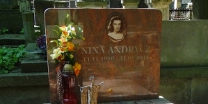Grobowiec Niny Andrzycz na cmentarzu Powązkowskim w Warszawie.