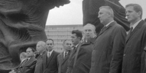 Uroczystości z okazji 50. rocznicy wybuchu I powstania śląskiego pod pomnikiem Powstańców Śląskich w Katowicach w 1969 r.