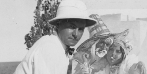 Artysta malarz Adam Styka podczas malowania obrazu w Algierze w 1935 r.