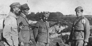 Brygadier Józef Piłsudski, pułkownik Andrzej Galica, pułkownik Leon Berbecki, i porucznik Bolesław Wieniawa-Długoszowski podczas walk w 1914 r.