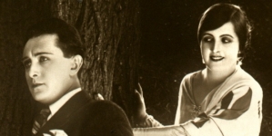 Jadwiga Smosarska i Jerzy Marr Jerzy w filmie Zbigniewa Gniazdowskiego  i Emila Chaberskiego "Tajemnica starego rodu" z 1928 roku.