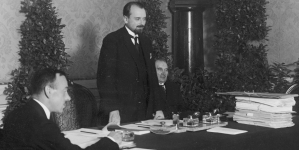 Pierwsze posiedzenie Rady Prawniczej powołanej jako organ doradczy rządu w sali konferencyjnej Ministerstwa Sprawiedliwości w Warszawie we wrześniu 1926 r.