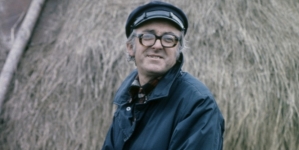 Operator Witold Sobociński w trakcie realizacji filmu "Moja wojna, moja miłość" w 1975 r.