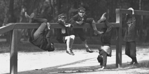 Zabawy krakowskich i zakopiańskich dzieci w lipcu 1927 r.