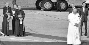 Pożegnanie papieża Jana Pawła II na lotnisku Balice kończące II pielgrzymkę do Polski 23.06.1983 r.