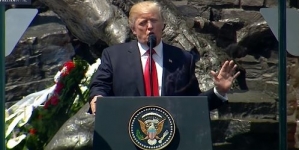 Przemówienie prezydenta USA Donalda Trumpa do Narodu Polskiego w Warszawie, w którym wymienił on m.in.: Kopernika, Chopina i św. Jana Pawła II.  