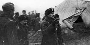 Gen. Władysław Anders dokonuje inspekcji oddziałów Armii Polskiej w ZSRR.