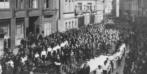 Pogrzeb Adama Skwarczyńskiego, założyciela Organizacji Pracy Obywatelskiej Młodzieży "Straż Przednia" 4.04.1934 r.