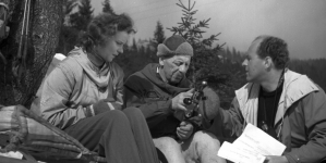 Na planie nieukończonego filmu Zbigniewa Kuźmińskiego "Pech" z 1954 roku.