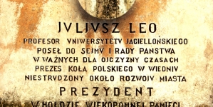 Tablica nagrobna Juliusza Leo na Cmentarzu Rakowickim w Krakowie.