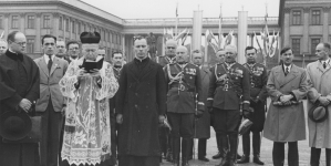 Przekazanie wojsku 13 samochodów ufundowanego przez Związek Spółdzielni Spożywców RP "Społem" w Warszawie 4.06.1939 r.