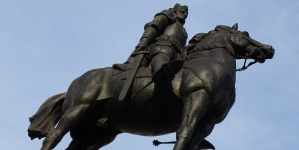 Wizerunek Władysława Jagiełły na koniu z Pomnika Grunwaldzkiego  na placu Jana Matejki w Krakowie.