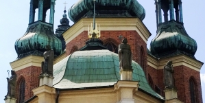 Dach Złotej Kaplicy katedry w Poznaniu.