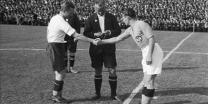 Mecz piłki nożnej Polska - Jugosławia na stadionie Pogoni w Katowicach 18.08.1935 r.