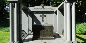 Grobowiec Stanisława Mikołajczyka i jego żony Cecylii na Cmentarzu Zasłużonych Wielkopolan w Poznaniu.