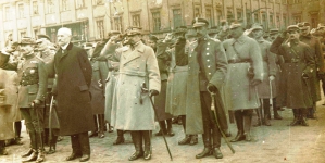 Msza polowa dla uczczenia zajęcia Wilna połączona z przeglądem wojsk na pl. Saskim w Warszawie,  25.04. 1919 r.