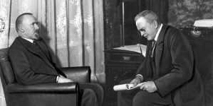 Konferencja dwóch desygnowanych premierów posła Jana Piłsudskiego i marszałka senatu Juliana Szymańskiego w gabinecie marszałka senatu 26.03.1930 r.