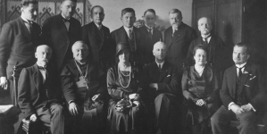 Uroczystość wręczenia nagrody literackiej miasta Wilna im. Adama Mickiewicza Kazimierze Iłłakowiczównie na posiedzeniu Rady Miejskiej w marcu 1930 r.