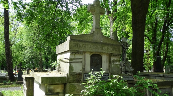 Grób Heleny Modrzejewskiej na cmentarzu Rakowickim w Krakowie.  
