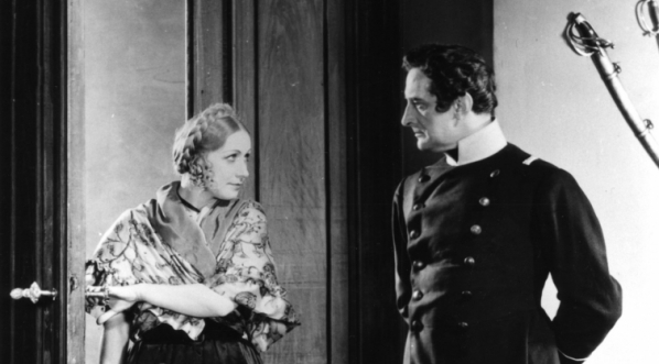  Loda Niemirzanka, jako pokojówka Księżnej, i Józef Węgrzyn jako major Walerian Łukasiński, w filmie "Księżna Łowicka" z roku 1932.  