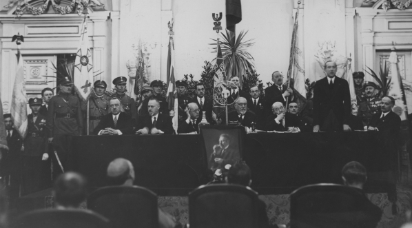  Uroczystości ku czci zmarłego ministra spraw zagranicznych Francji Aristide Brianda, sala Rady Miejskiej m. st. Warszawy  11.04.1932 r.  