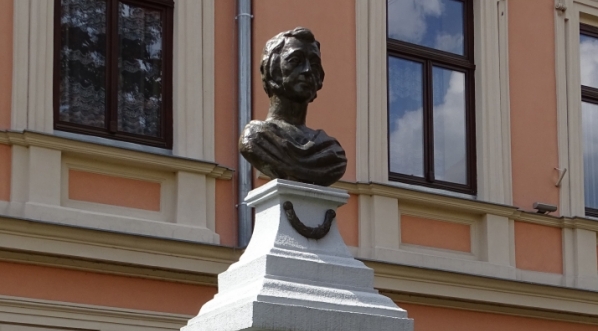  Pomnik Kazimierza Brodzińskiego w Tarnowie.  