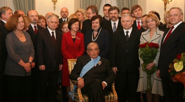  Nadanie prof. Zbigniewowi Relidze Orderu Orła Białego 18.12.2008 r.  