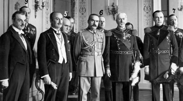  Wręczenie marszałkowi Polski Józefowi Piłsudskiemu Wielkiej Wstęgi Orderu Maltańskiego przez delegację kawalerów maltańskich.  